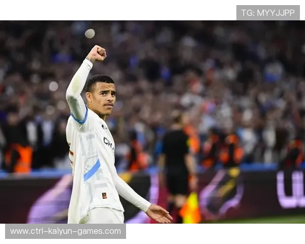 曼联再次追逐西甲高大后卫，剑指防线新巨星